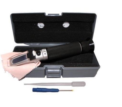 Picture of refractometer-TEST SALTWATER
